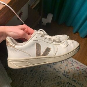 Veja Women's V-10 White Gold | SOMEWHERE White Platine